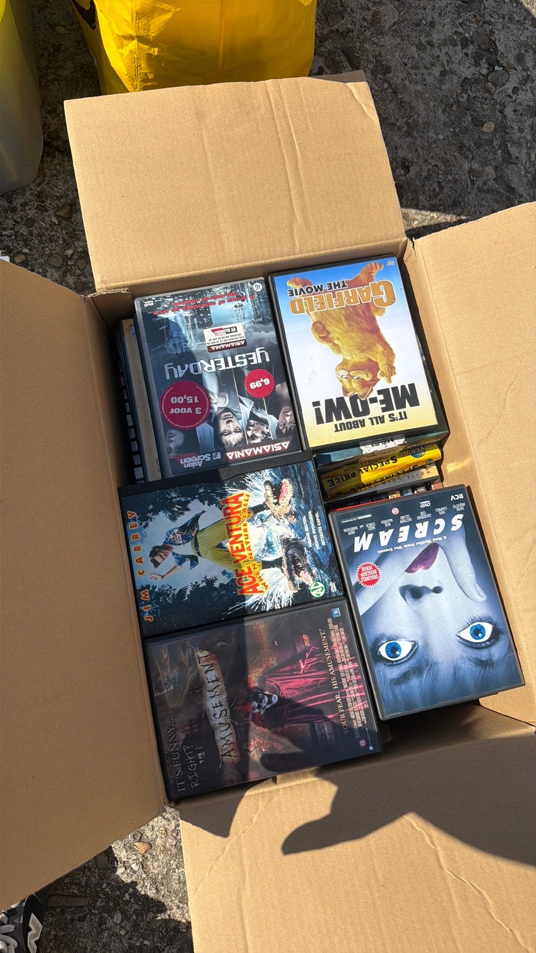 Dvds bakken vol, Ophalen, Zo goed als nieuw