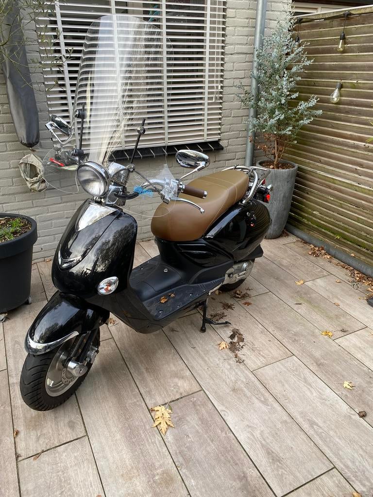 Rover brommer 49 cc blauw kenteken, Fietsen en Brommers, Snorfietsen en Snorscooters, Overige merken, Ophalen of Verzenden, Zo goed als nieuw