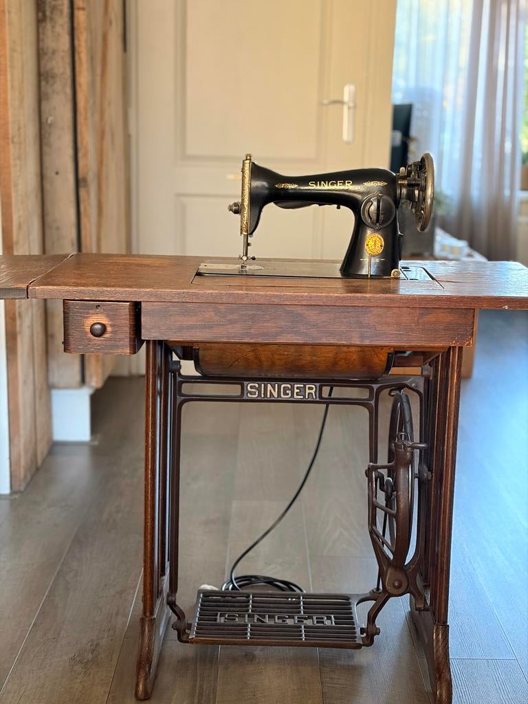 Ouderwetse Singer Naaimachine met Houten Tafel koopje, Ophalen