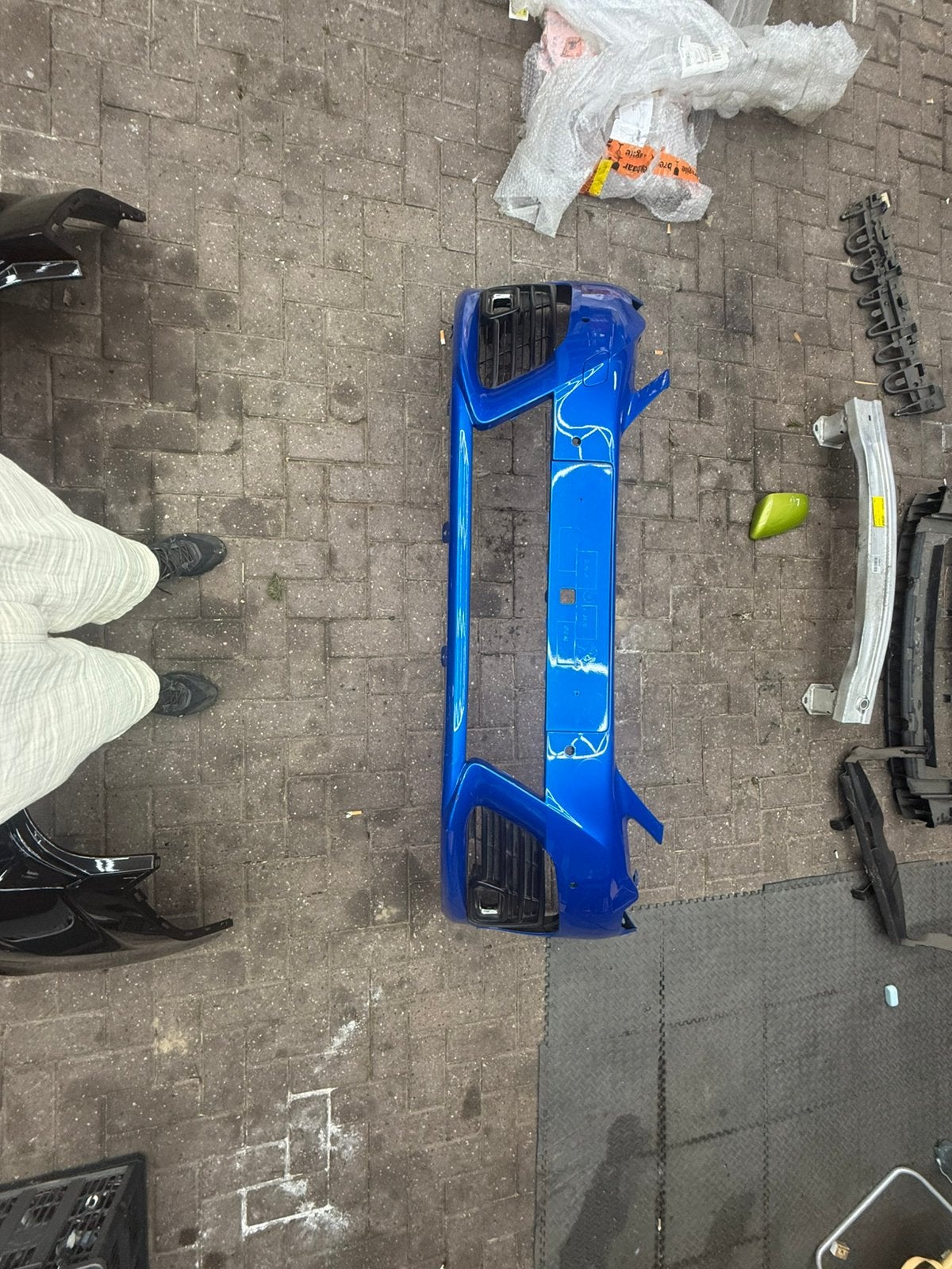 Voorbumper peugeot 108 blauw pdc mistlampen, Ophalen, Gebruikt, Voor, Bumper