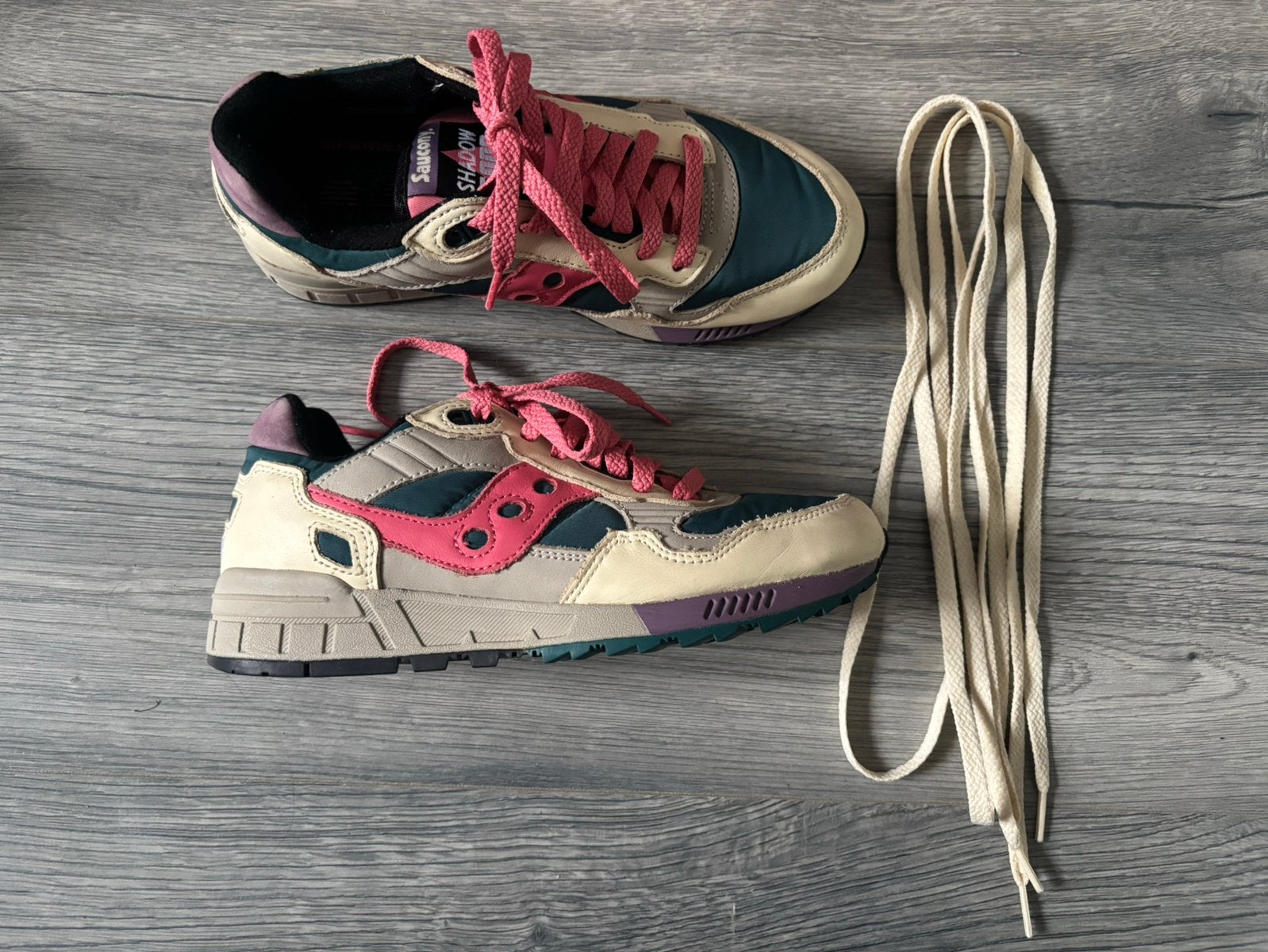 Ongedragen Saucony Shadow 5000 sneakers maat 38, Beige, Nieuw, Ophalen of Verzenden, Sneakers of Gympen