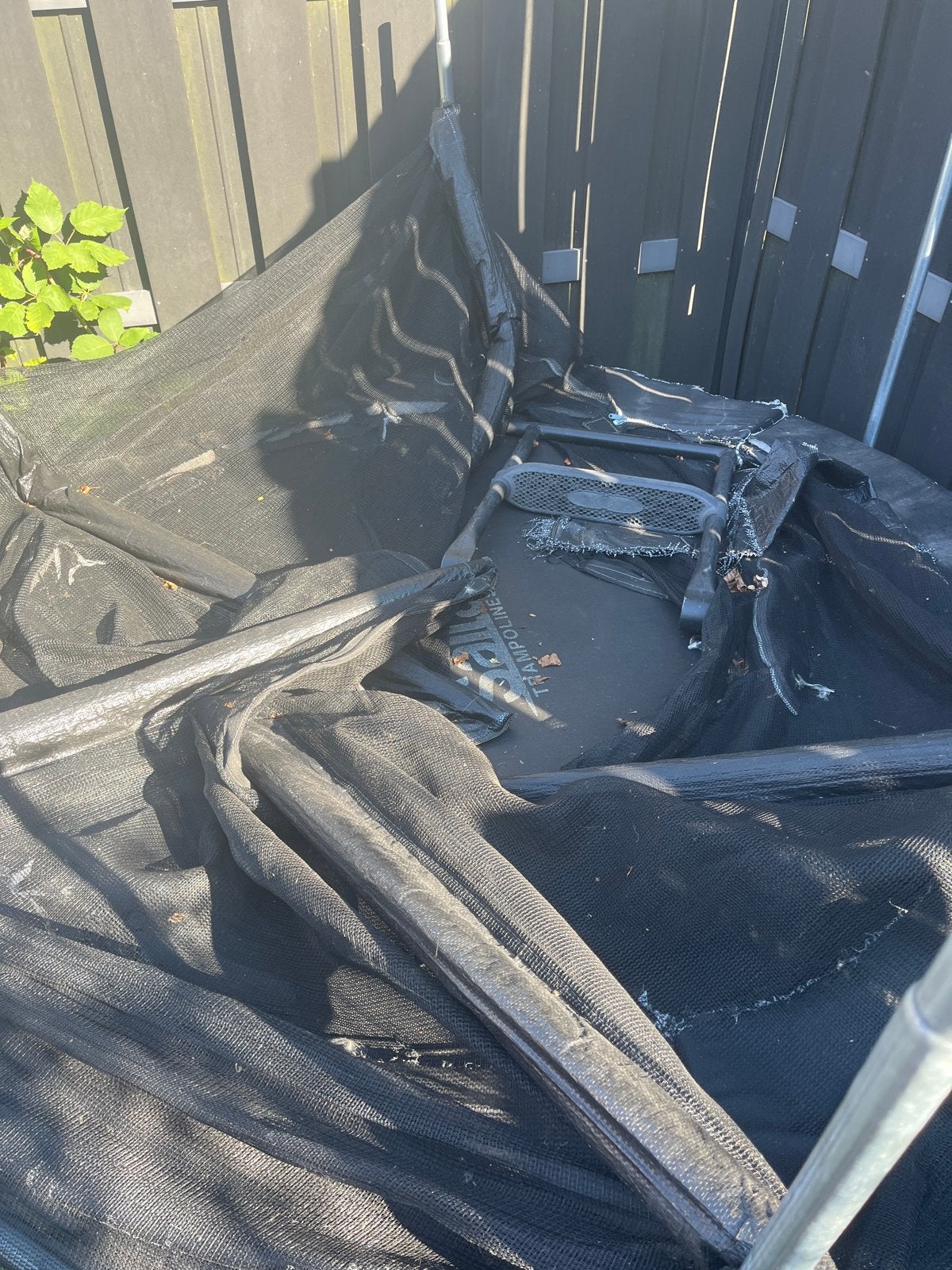 Oude trampoline, opknapbeurt nodig, Ophalen of Verzenden, Gebruikt