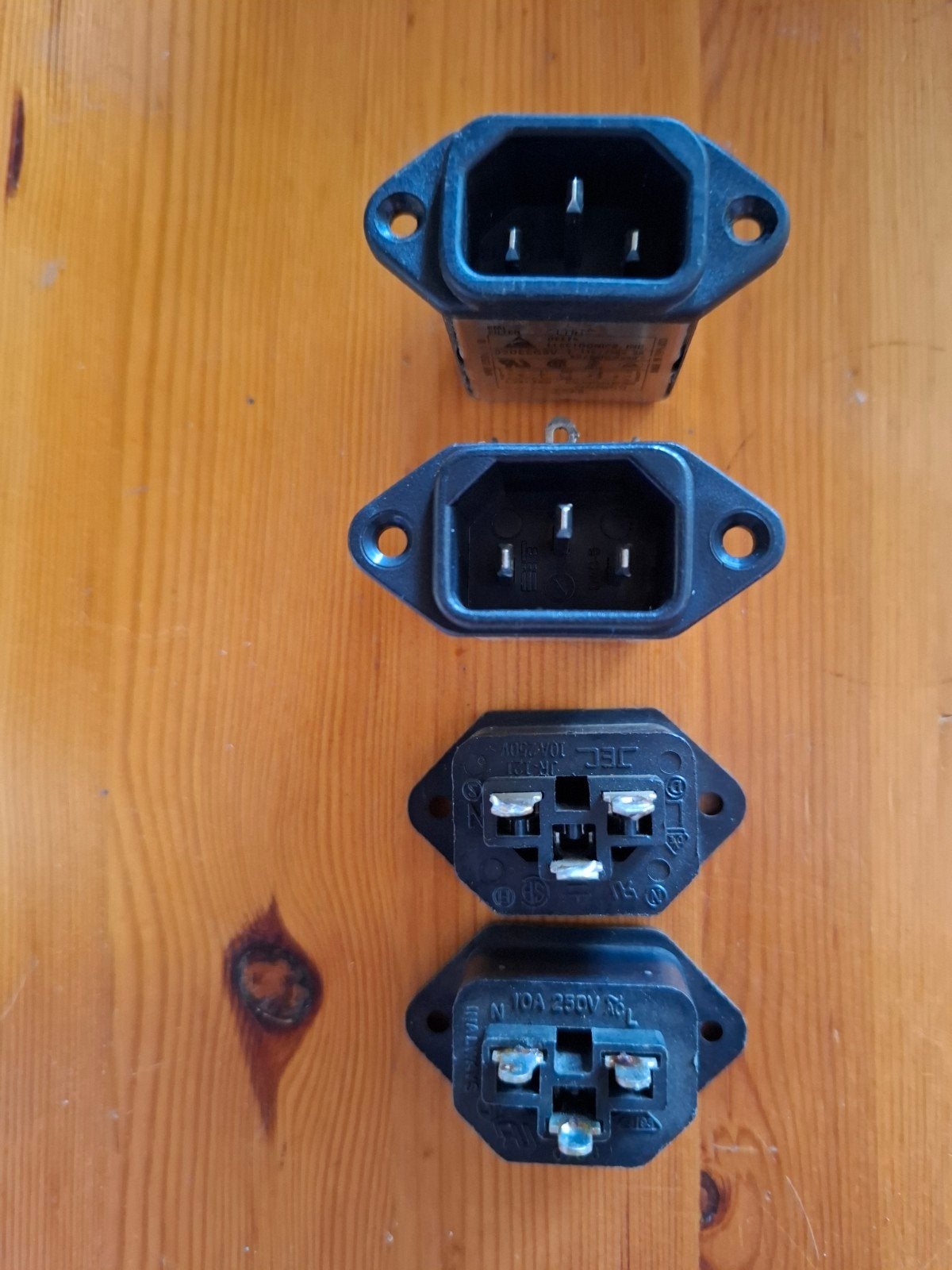 BIT Noise Filters en IEC C14 Inlets - Diverse Modellen, Ophalen of Verzenden, Gebruikt
