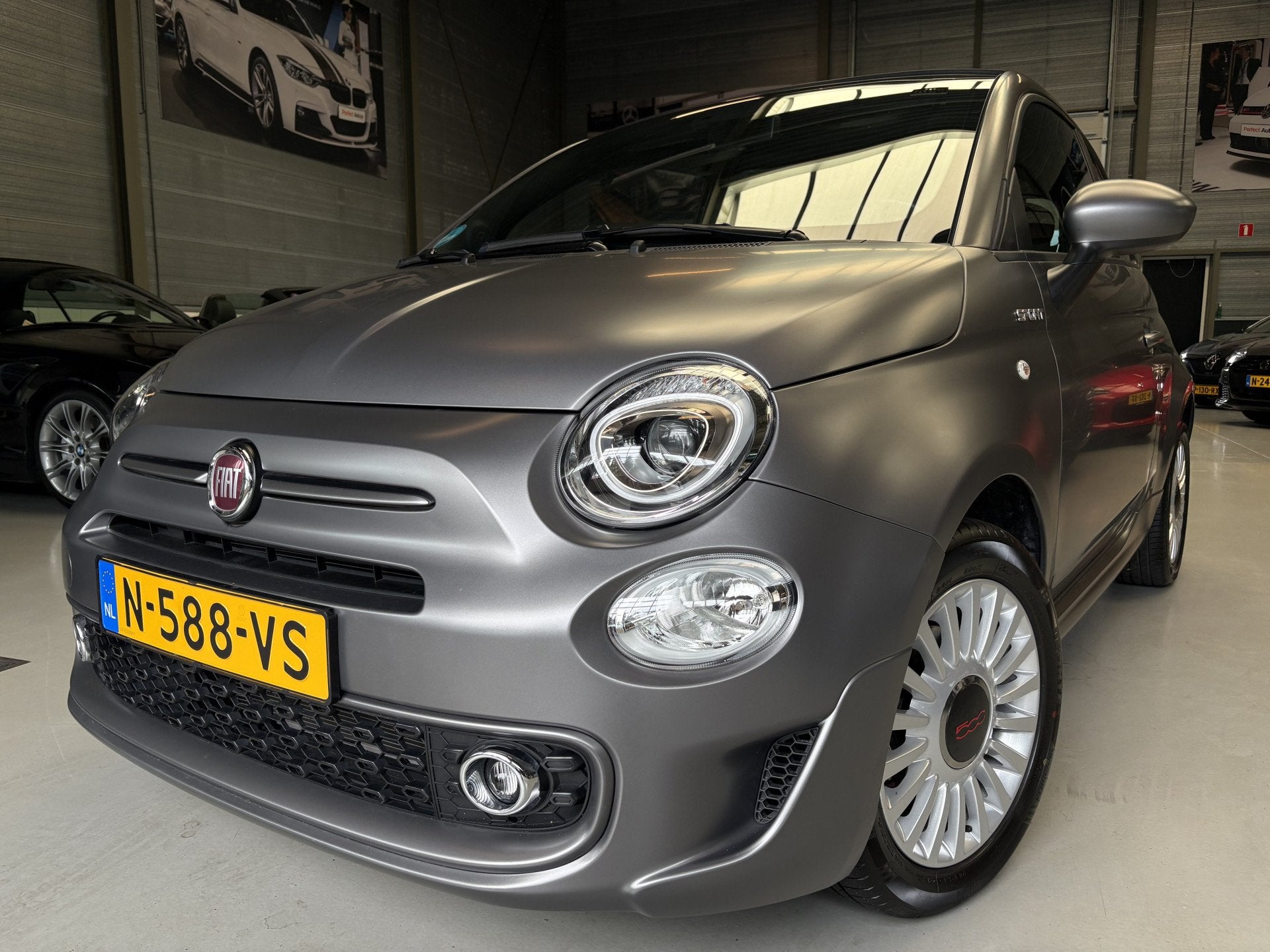 Fiat 500 1.0 Hybrid Sport Cabrio, Cruise, Carplay (bj 2021), Auto's, Cabriolet, 4 stoelen, Leder en Stof, Origineel Nederlands