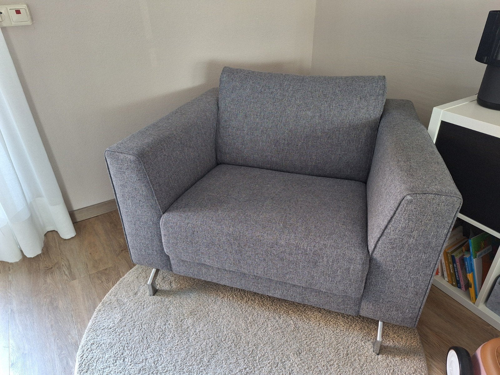 Nette grijze loveseat, Huis en Inrichting, Ophalen, Minder dan 75 cm, Tweepersoons, Zo goed als nieuw