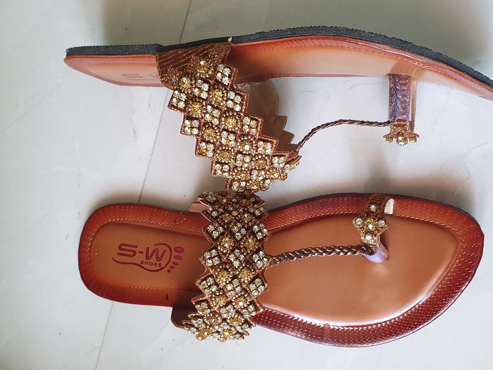 Nieuwe gouden slippers met strass steentjes, maat 37, Slippers, Overige kleuren, Nieuw, Ophalen of Verzenden