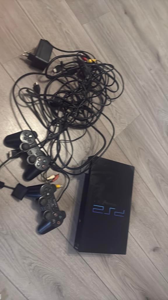 Playstation 2, Spelcomputers en Games, Spelcomputers | Sony PlayStation 2, Ophalen of Verzenden, Gebruikt, Zwart, Met 2 controllers