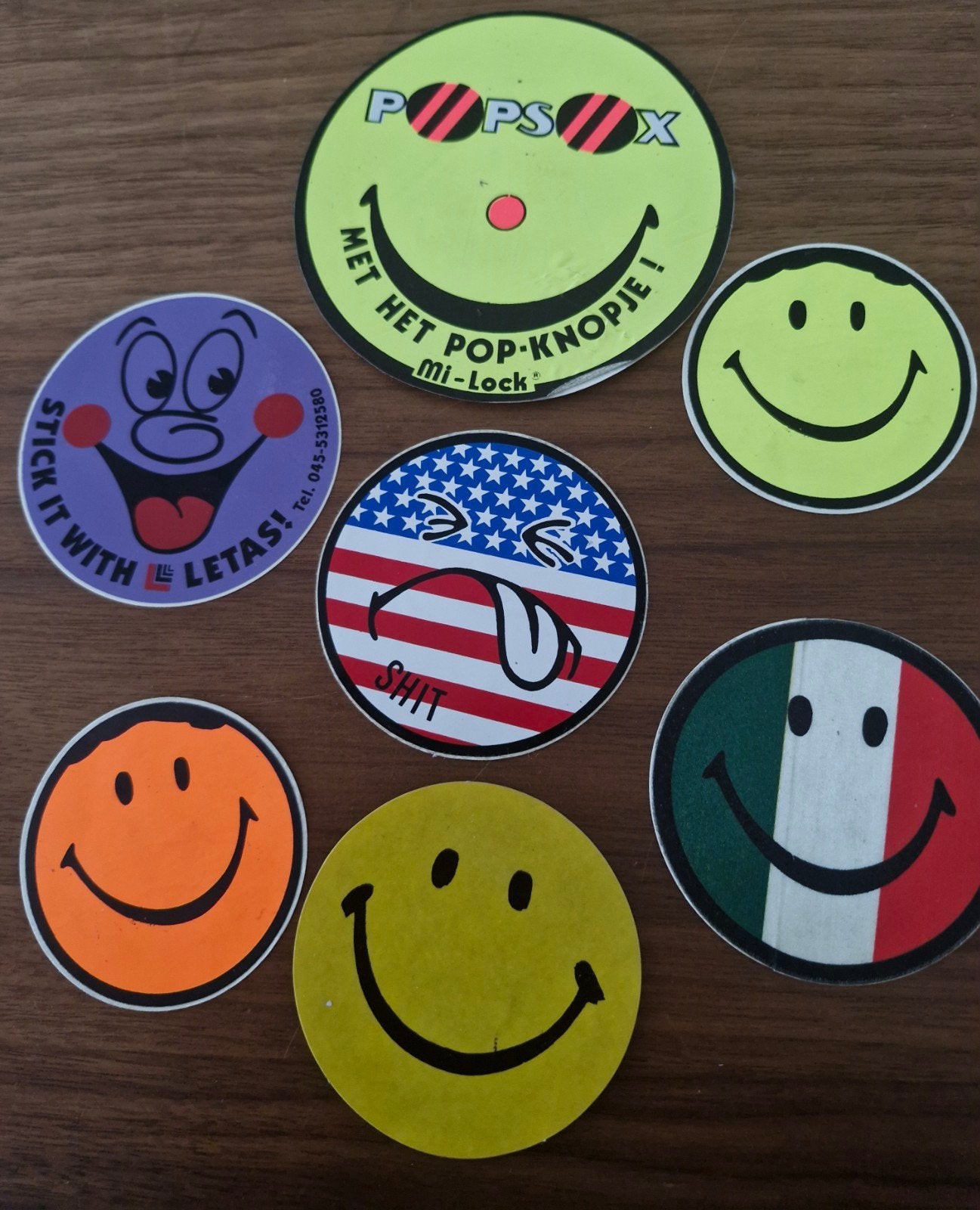 996 Diverse stickers, waaronder smiley en vlaggen, Verzamelen, Ophalen of Verzenden, Gebruikt, Overige typen