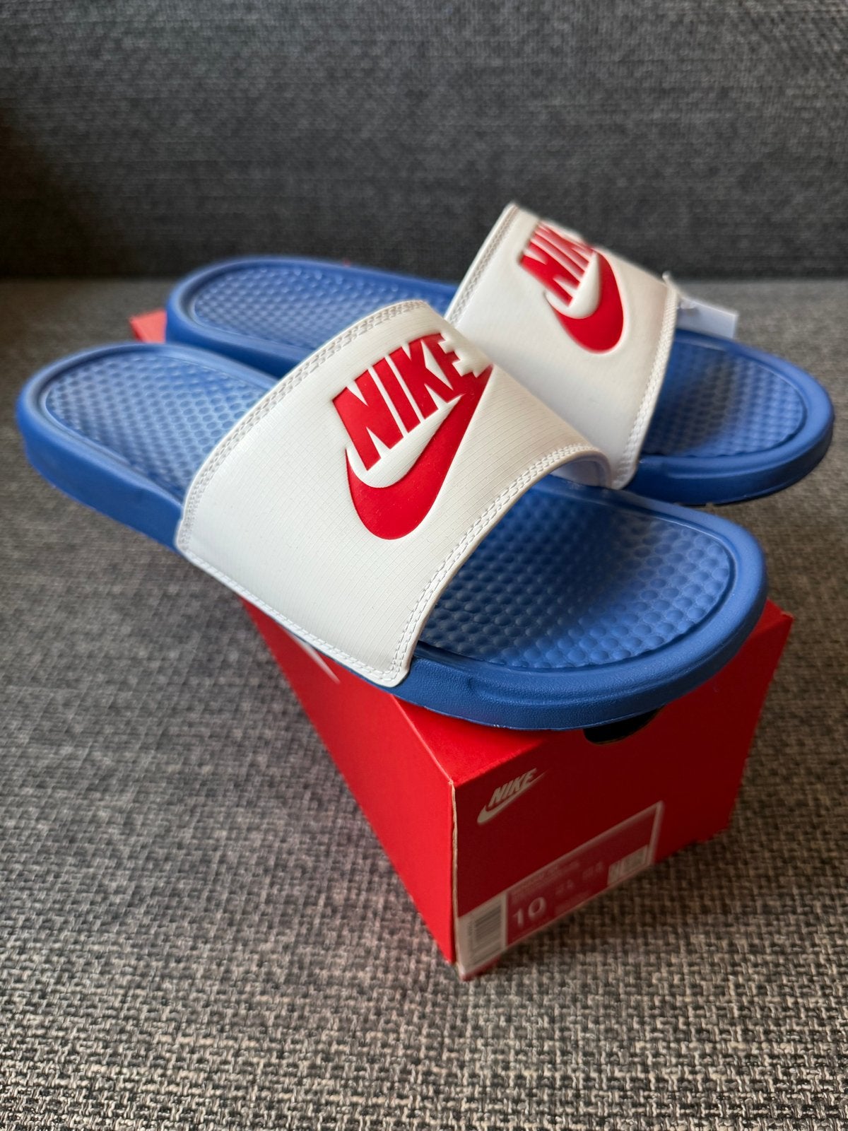 Nike Benassi JDI Slippers Maat 44 - Nieuw met doos, Kleding | Heren, Schoenen, Slippers, Blauw, Nieuw, Ophalen of Verzenden