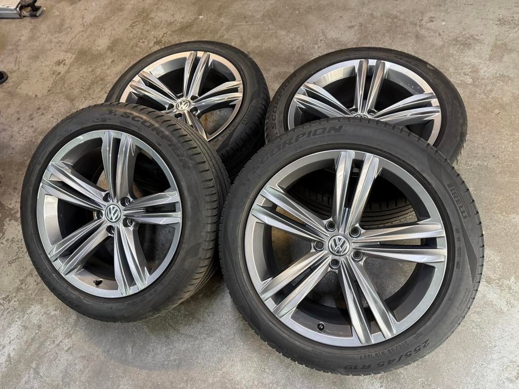 ✅ 19 inch Volkswagen Tiguan Sebring velgen 5x112 Allspace, 19 inch, Gebruikt, 255 mm, Banden en Velgen