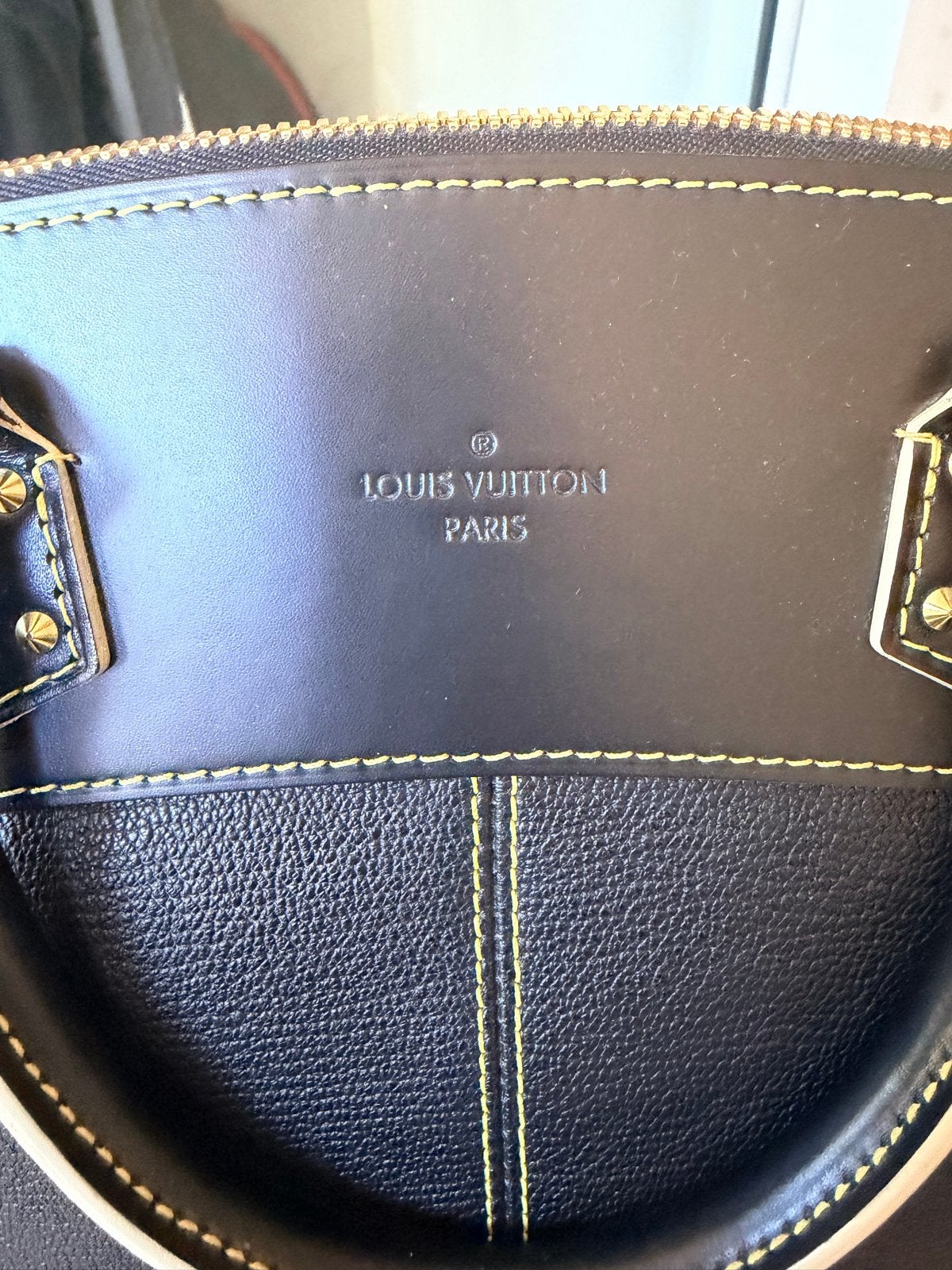 Foto 2 van Louis Vuitton Suhali Lockit Handtas Zwart