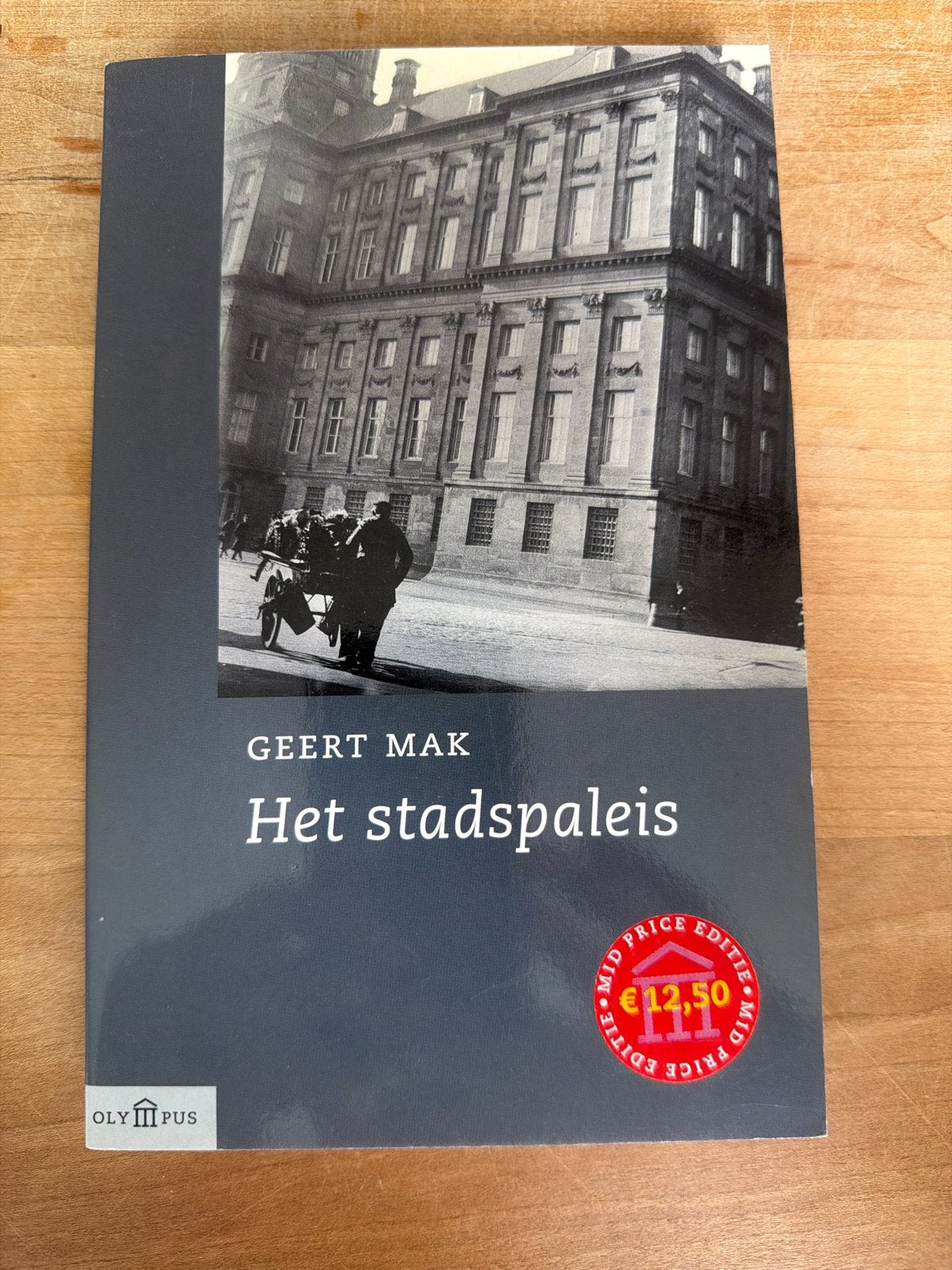 Het stadspaleis - Geert Mak (Mid Price Editie), Ophalen of Verzenden, 20e eeuw of later, Gelezen