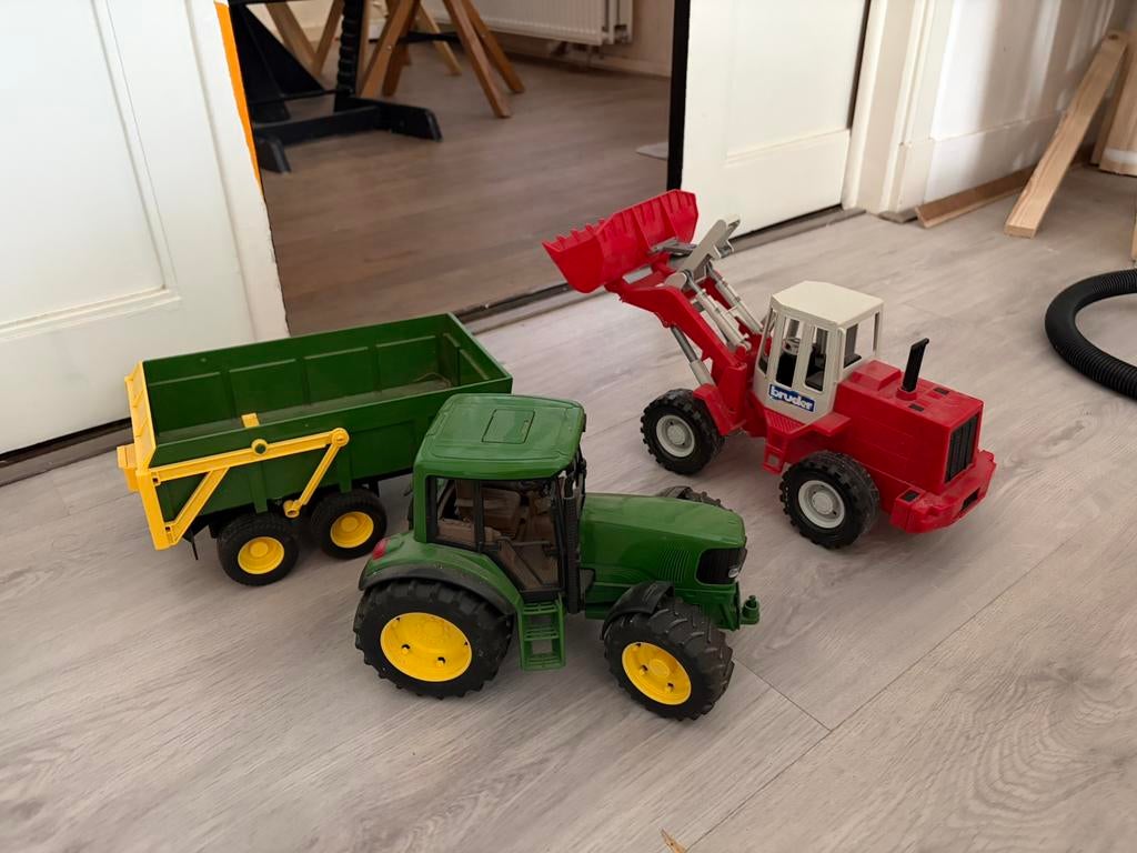 Bruder John Deere tractor met kieptrailer en Graafmachine, Kinderen en Baby's, Speelgoed | Speelgoedvoertuigen, Ophalen, Zo goed als nieuw