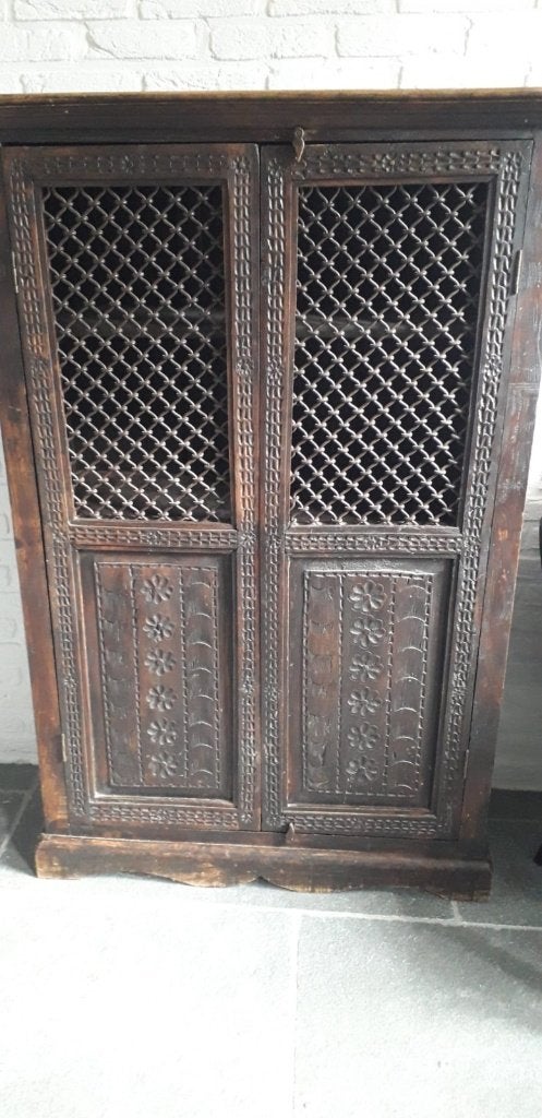 antieke indianse kast, Ophalen