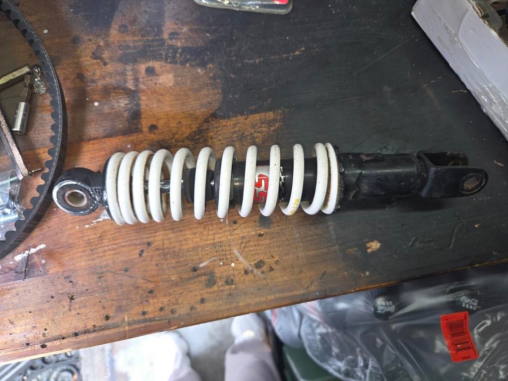 Originele aerox schokdemper, Ophalen