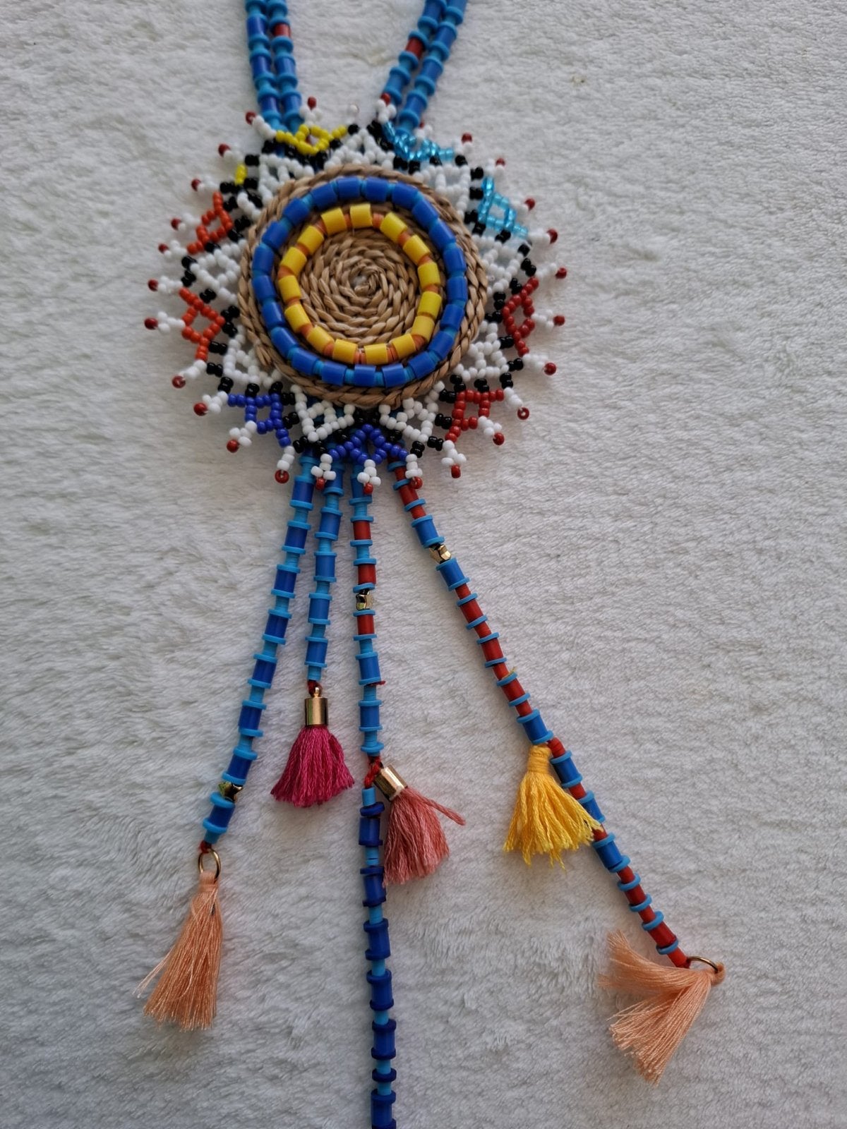 Kleurrijke kralenketting met kwastjes en hanger, Overige kleuren, Ophalen of Verzenden, Zo goed als nieuw, Overige materialen