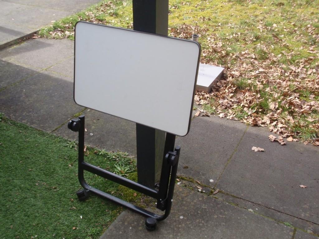 inklapbaar bedtafeltje, Ophalen, Zo goed als nieuw