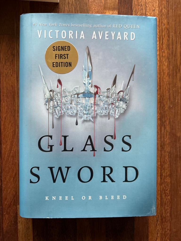 Glass Sword - Victoria Aveyard - Gesigneerde Eerste Editie, Ophalen of Verzenden, Zo goed als nieuw, Amerika