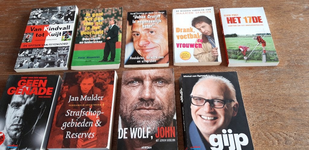 te koop 9 leuke voetbal/sportboeken, Boeken, Ophalen of Verzenden, Zo goed als nieuw, Balsport