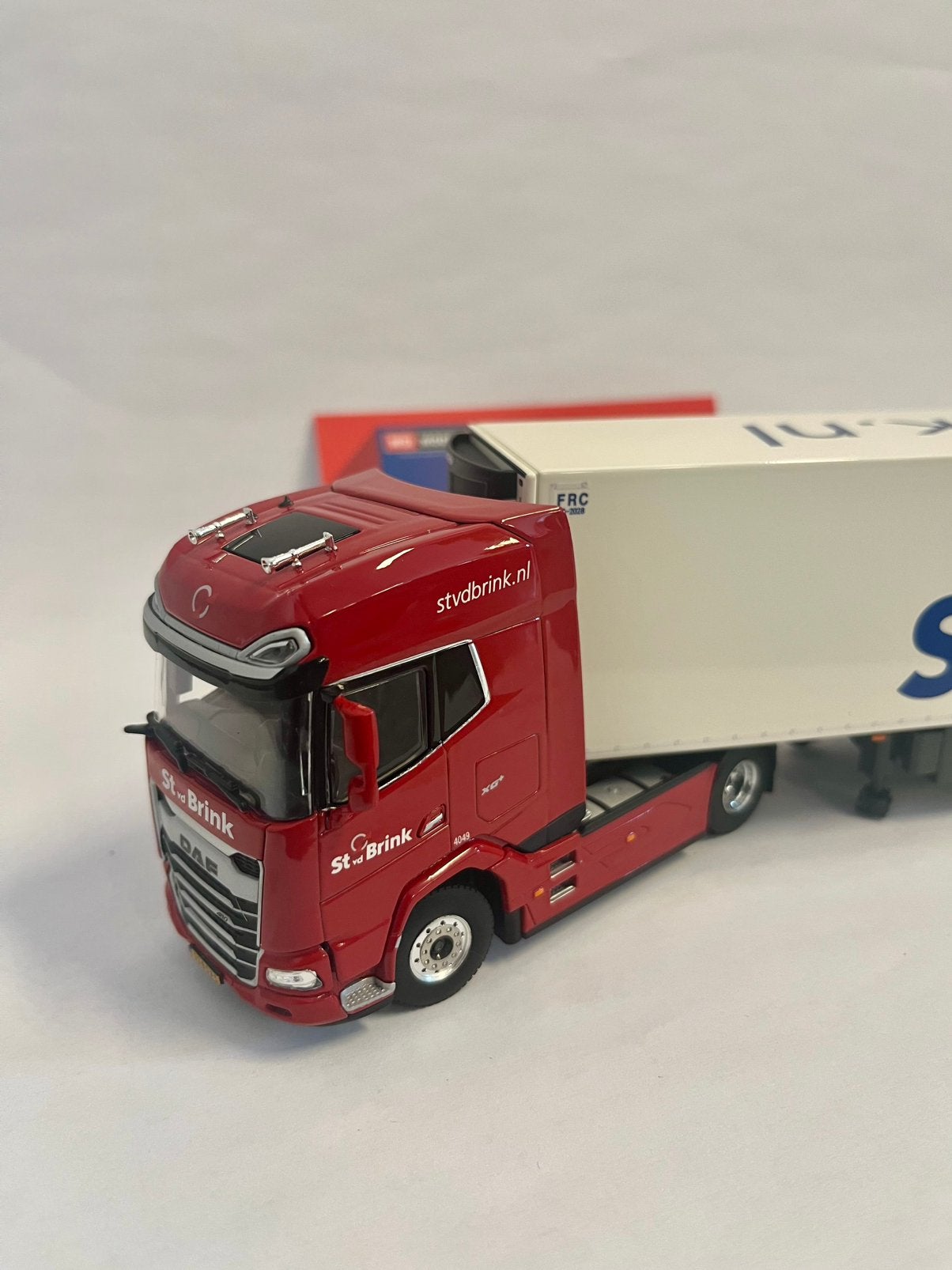 St vd Brink DAF XG+ met koeloplegger 1:50, Hobby en Vrije tijd, Modelauto's | 1:50, St vd Brink, Nieuw, Tolweg 15 Ermelo, Ophalen of Verzenden