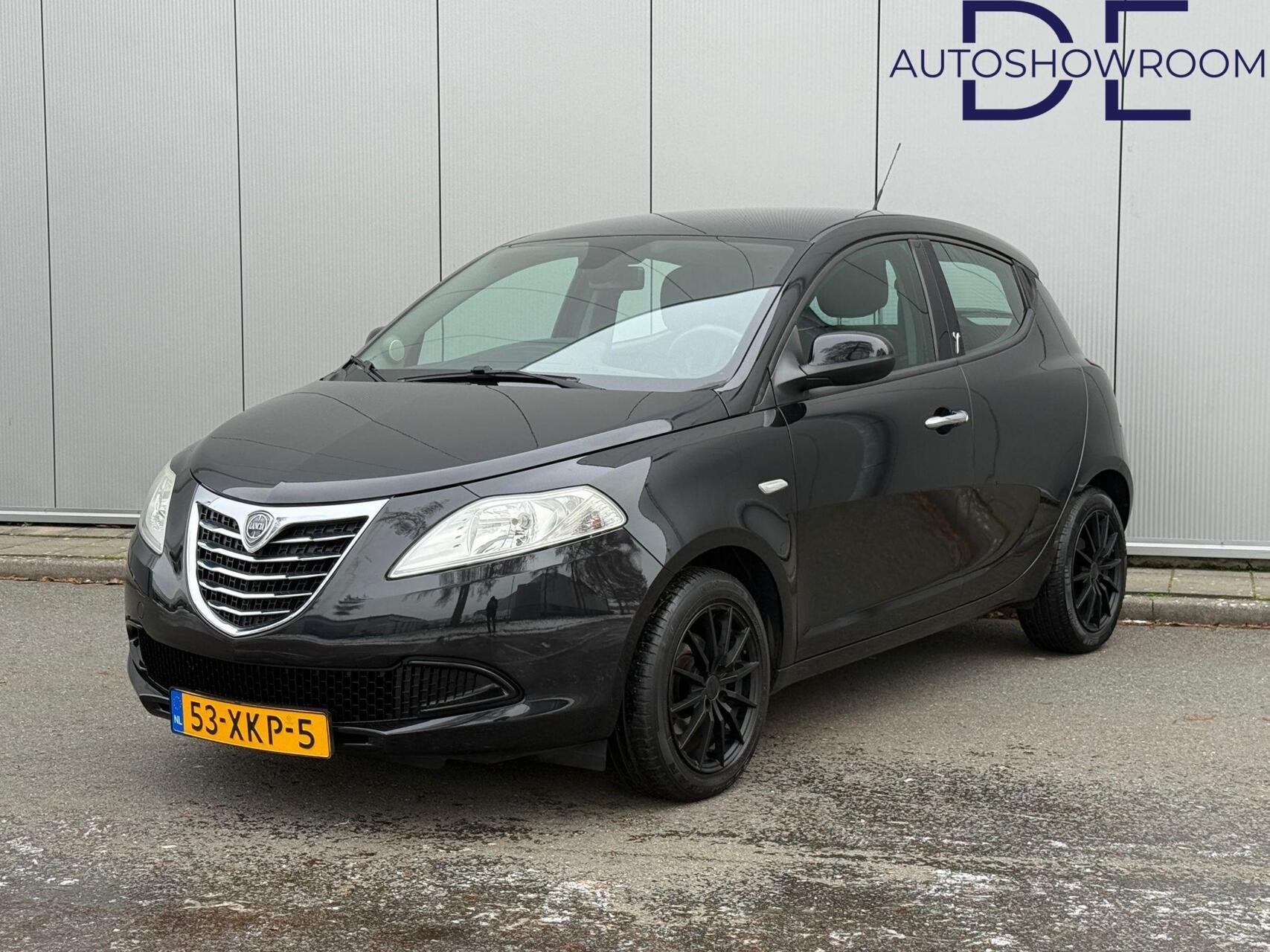 Lancia Ypsilon 0.9 TwinAir Black & Red | Airco | 5D | NW APK, Voorwielaandrijving, Euro 5, Met garantie (alle), Zwart