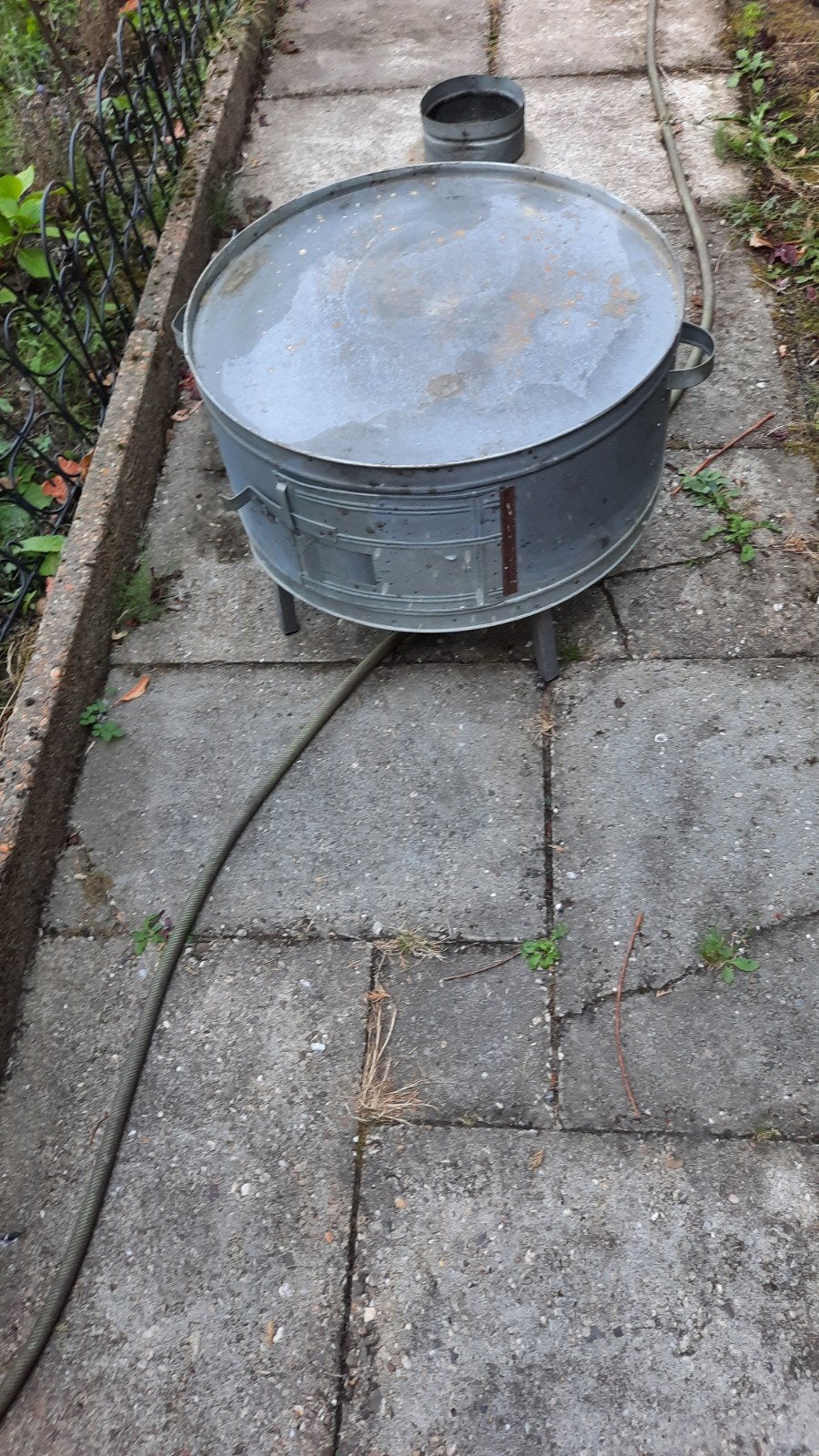 Robuuste vuurton met bakplaat - Ideaal voor buiten koken, Ophalen of Verzenden, Zo goed als nieuw, Vuurton