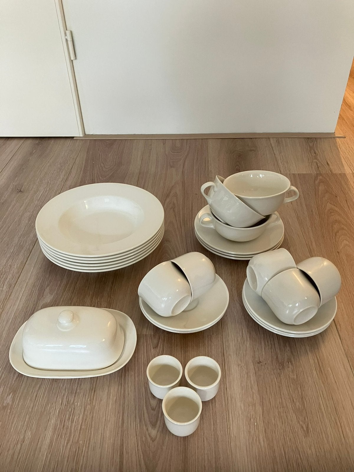 Servies - crème - merk Barrats, Ophalen, Zo goed als nieuw, Bord(en), Overige stijlen