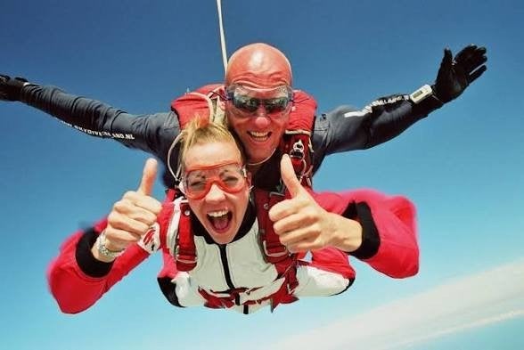 Skydive Zeeland tandemsprong 13.000ft! T/m 17 oktober 2026, Eén persoon, Cadeaubon