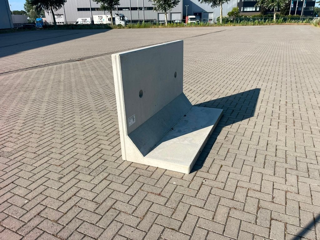 Aantrekkelijk overjarige nieuwe keerwanden 125Hx200L, Ophalen, 25 cm of meer, Beton, Nieuw