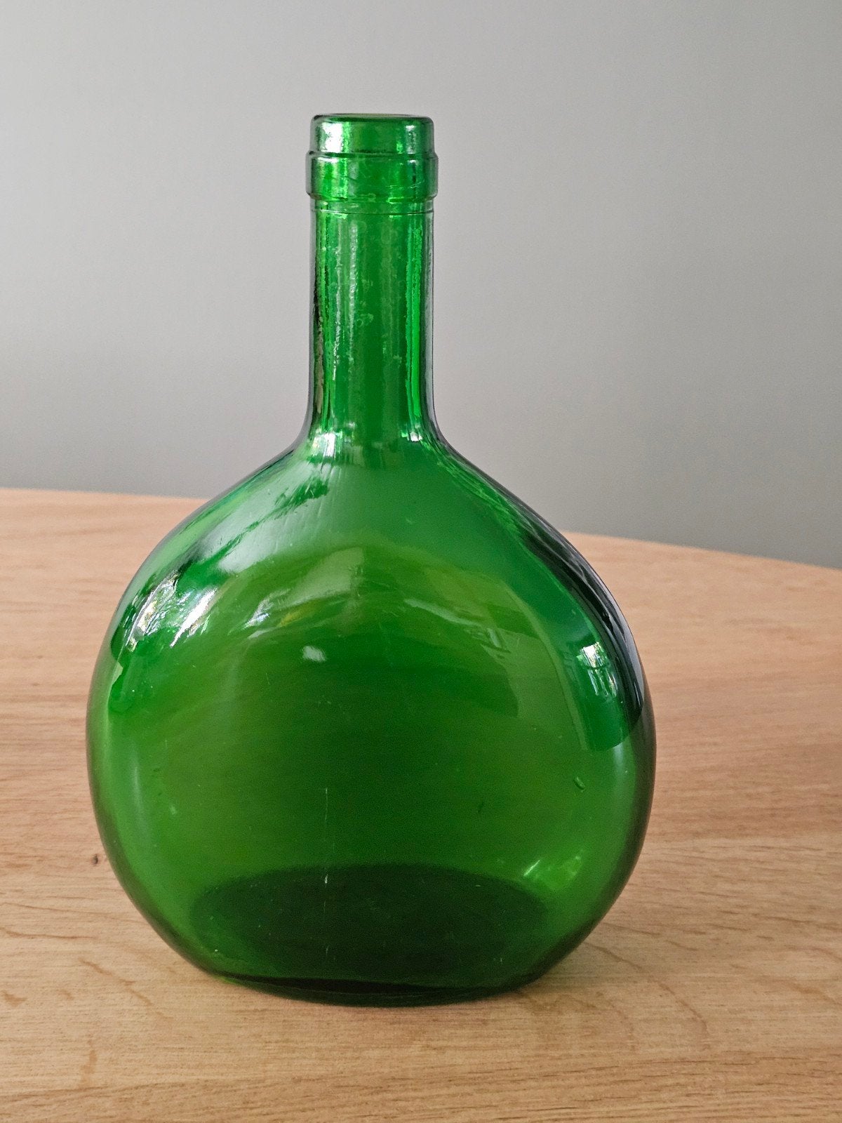 Vintage Groene Glazen Flesvaas / Platte Buikfles (0.7L), Gebruikt, Geschikt voor buiten, Ophalen of Verzenden, Glas