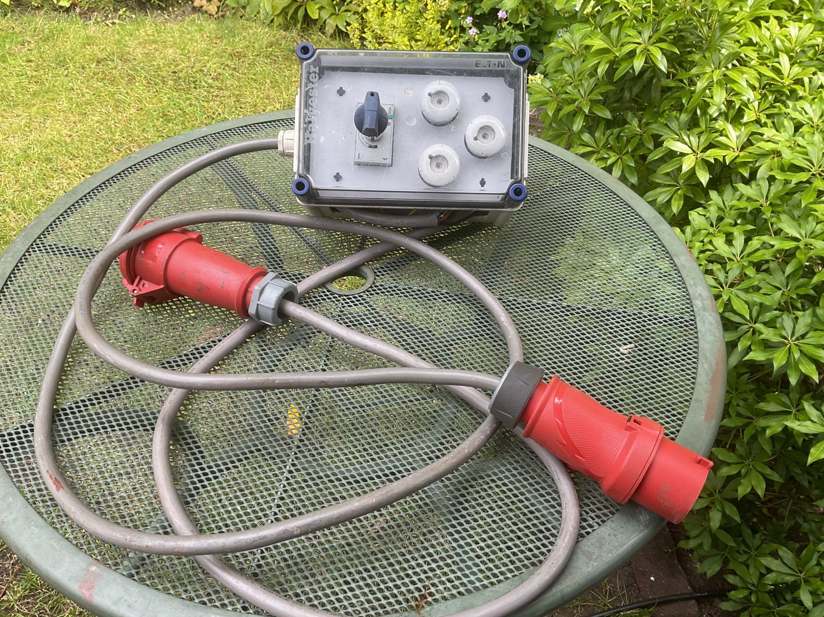Electrakast 63 Ampere  met Hoofdschakelaar en Stekkers 32 A., Ophalen of Verzenden, Zo goed als nieuw, Stekker