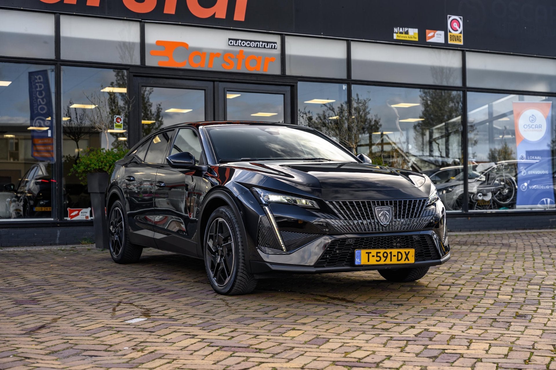 Peugeot 408 1.6 HYbrid GT 180 EAT8|Car-Play|Camera|191 PK, Gebruikt, 4 cilinders, 150 pk, Zwart