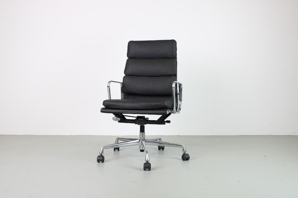 Vitra EA 219 Softpad bureaustoel, zwart leer, Aluminium, Huis en Inrichting, Bureaustoelen, Ophalen, Zwart, Zo goed als nieuw