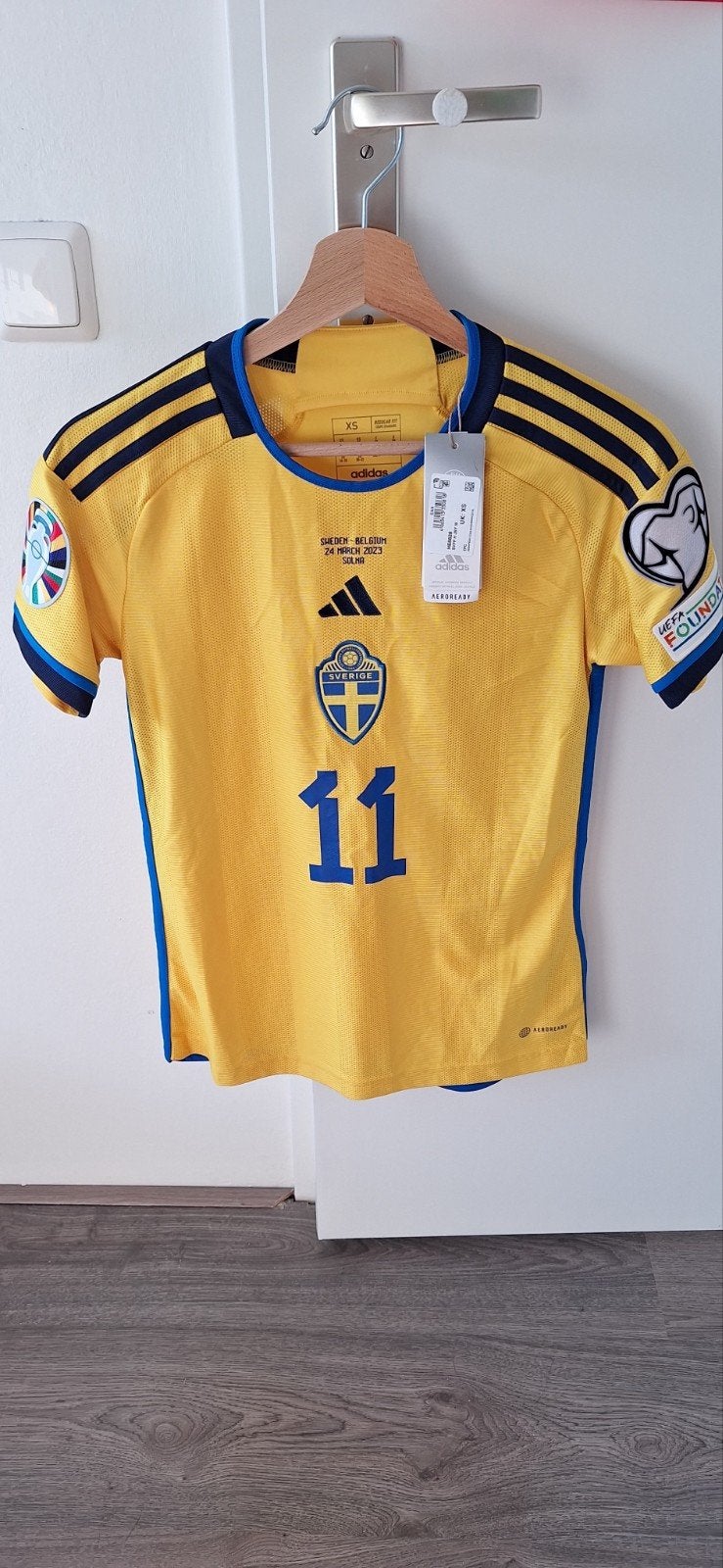 BNWT Adidas Zweden 2023 Ibrahimović #11 Shirt XS, Adidas, Geel, Overige typen, Nieuw