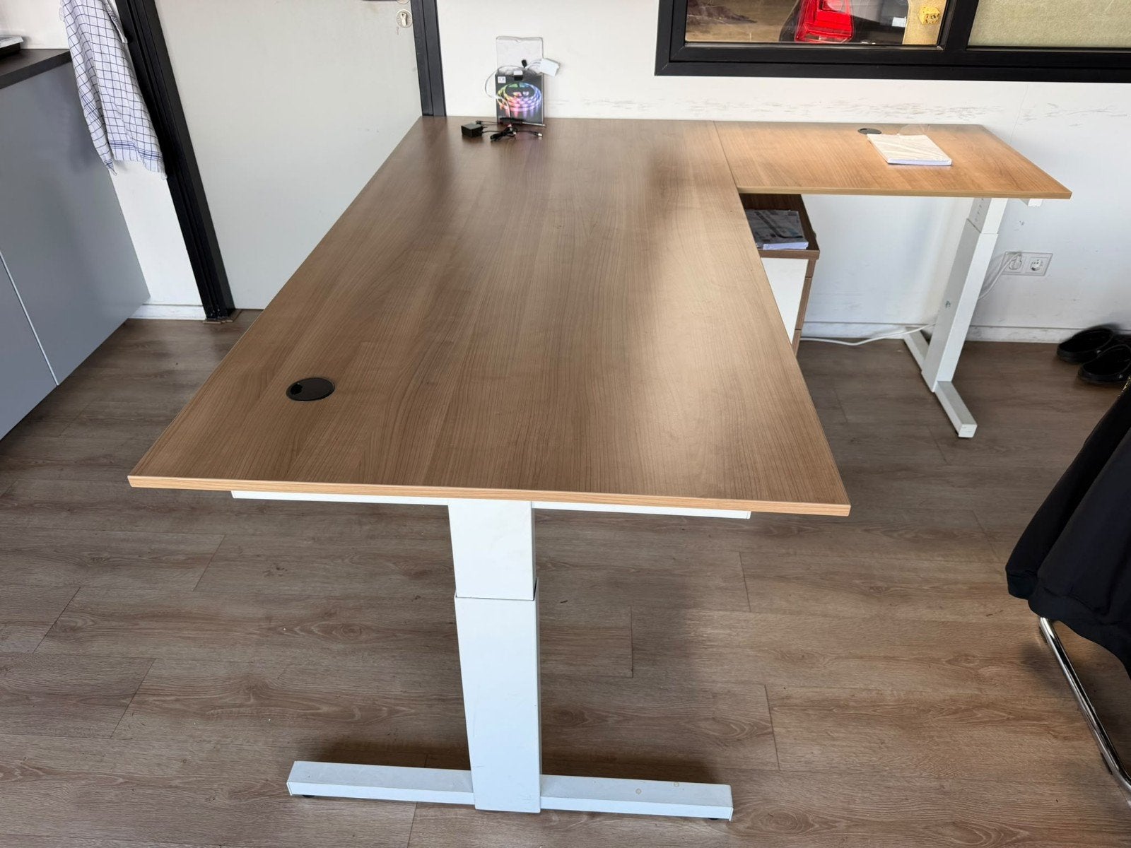 Hoek bureau 170x180 verstelbaar kantoormeubel, Ophalen, Gebruikt, Hout, Hoekbureau