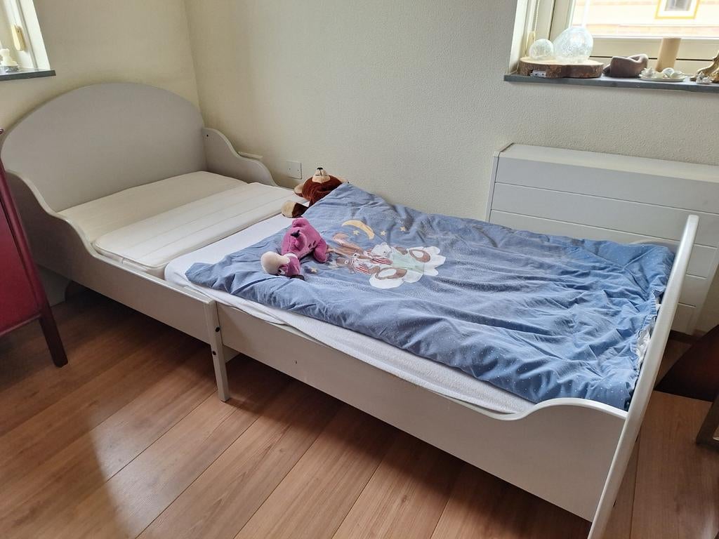 Uitschuifbaar bed met matras en dekbed, Kinderen en Baby's, Kinderkamer | Bedden, Ophalen, 180 cm of meer, 70 tot 85 cm