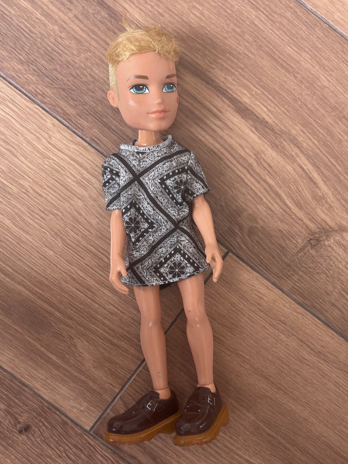 Bratz boy Cameron Grote jongens pop soort barbie, Verzamelen, Poppen, Ophalen of Verzenden, Zo goed als nieuw, Pop