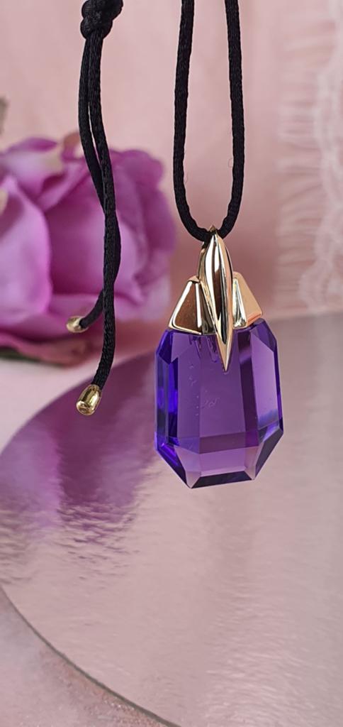 Thierry Mugler Alien Ketting hanger Pendant Verzameling, Verzamelen, Ophalen of Verzenden, Zo goed als nieuw, Miniatuur
