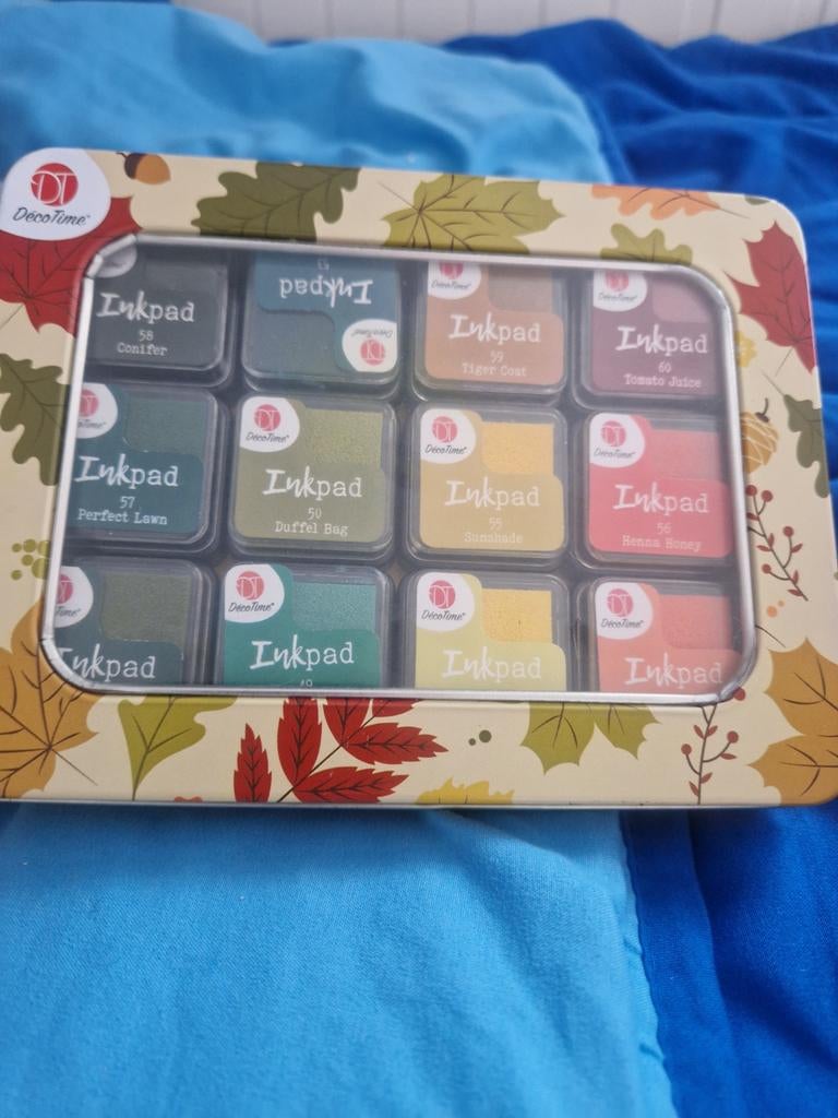 DecoTime Inktpads Set - 12 Herfstkleuren in Blik, Hobby en Vrije tijd, Stempelen, Ophalen of Verzenden, Zo goed als nieuw, Inkt, Foam of Stempelhouder