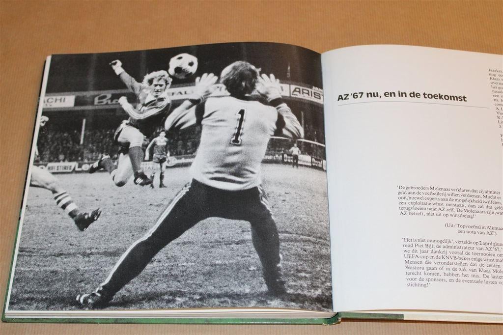 De Historie van AZ\'67 — Het Beroemde Boek van Theo Koomen, Ophalen of Verzenden, Gelezen, Watersport en Hengelsport