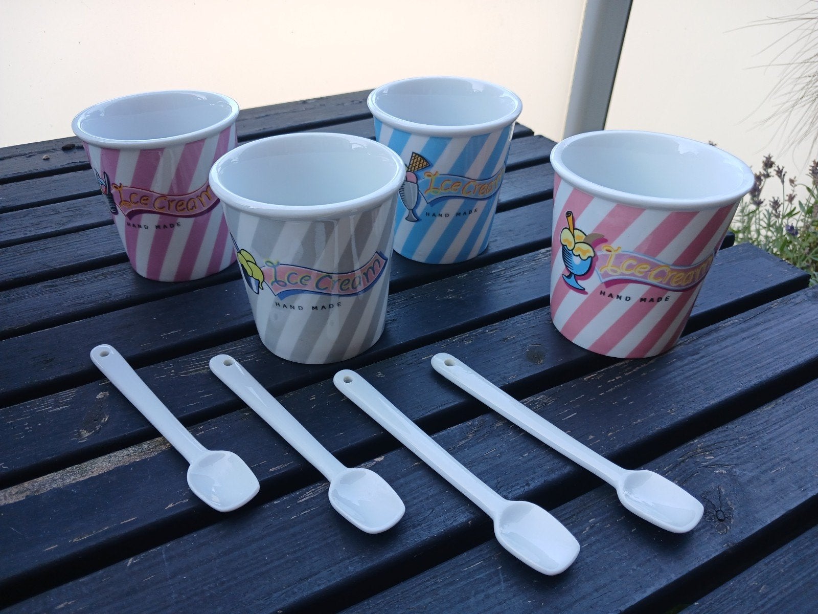 Leuke ijscoupes met lepeltjes - set van 4, Overige typen, Ophalen of Verzenden, Zo goed als nieuw, Steen/keramiek