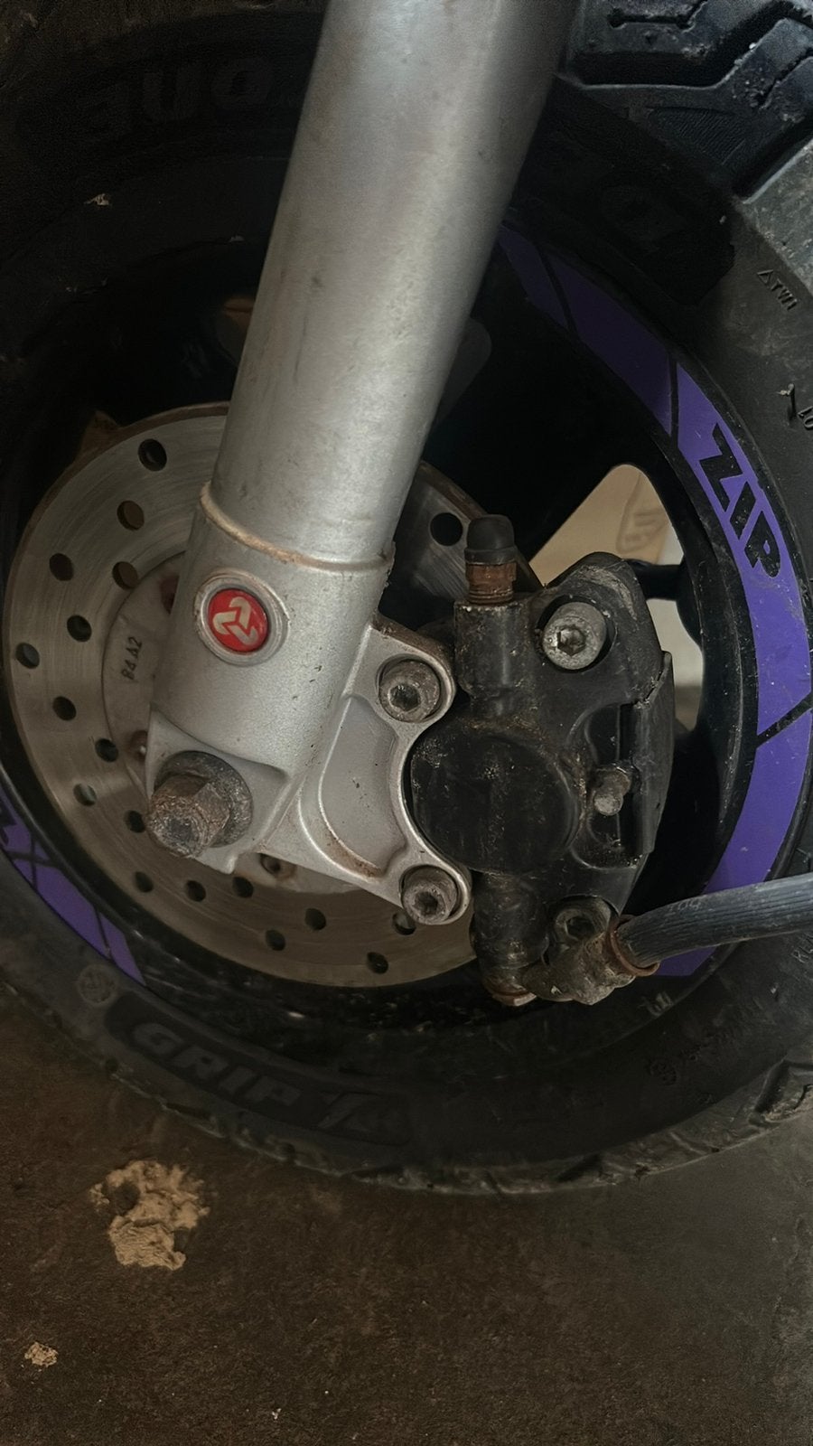 Schijfrem piaggio zip op druk. Kan met wiel verkocht worden., Ophalen of Verzenden