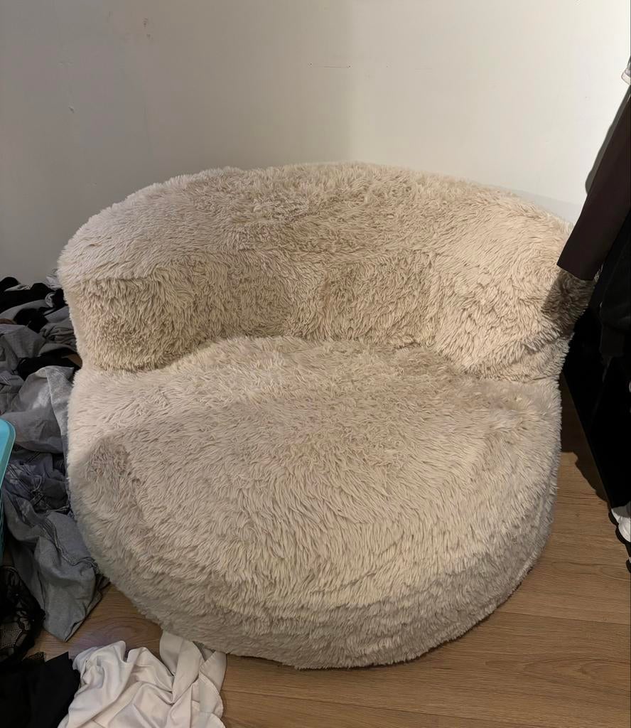 Zandkleurige aai-bare fluffy zitzakstoel / poef, Ophalen, Zo goed als nieuw, Beige, Zitzakstoel