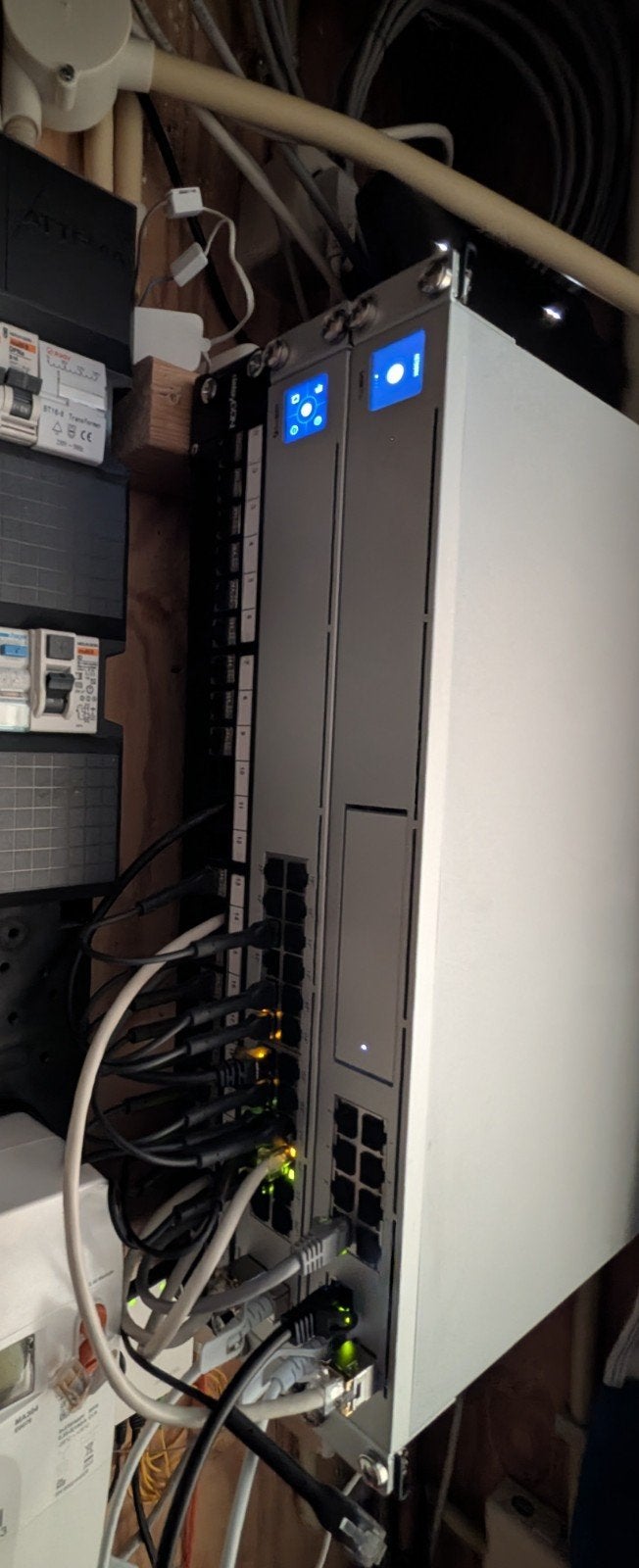 Ubiquiti UniFi USW-Pro-24-PoE – 24-poorts PoE++ switch 400W, Computers en Software, Netwerk switches, Ophalen of Verzenden, Zo goed als nieuw