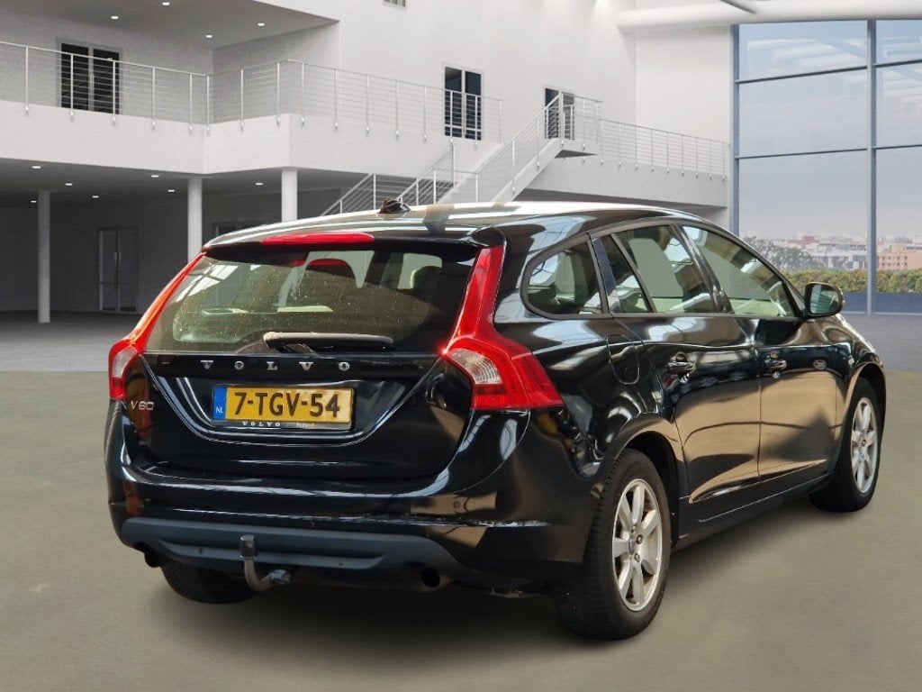 Volvo V60 1.6 T4 Kinetic AUT CRUISE LEDER NAVI PDC TREKHAAK, Gebruikt, 4 cilinders, Zwart, Leder