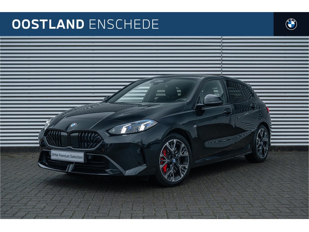 BMW 1 Serie 120 M Sport Automaat / Sportstoelen / Achteruitr, Auto's, BMW, Gebruikt, 156 pk, Met garantie (alle), Zwart