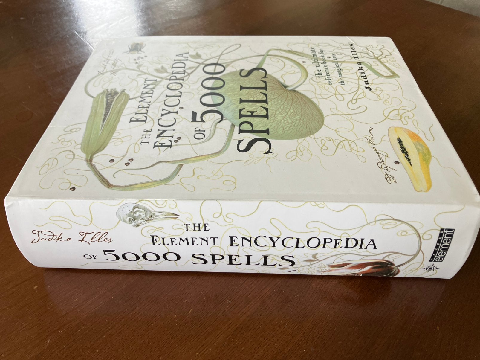 Element the encyclopedia of 5000 spells, Ophalen of Verzenden, Zo goed als nieuw