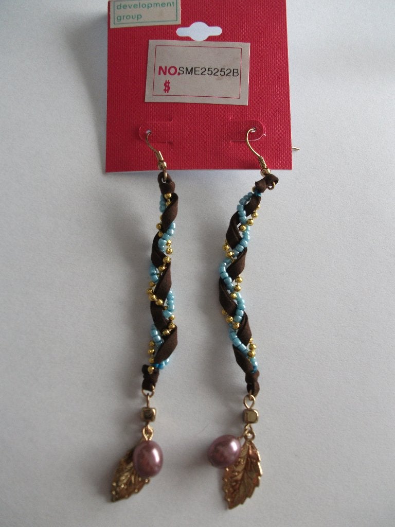 Zwarte gouden blauwe kraaltjes hang oorbellen, Overige materialen, Hangers, Nieuw, Ophalen of Verzenden
