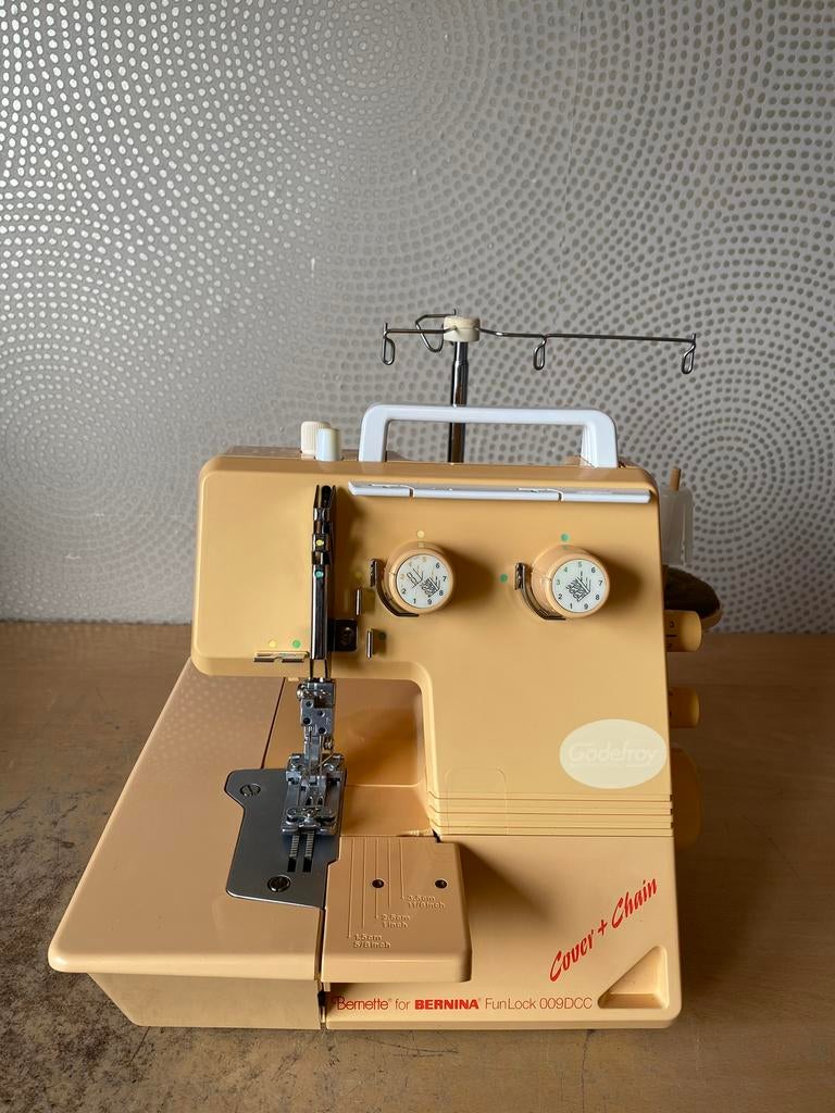 COVERLOCKMACHINE BERNINA/BERNETTE FUNLOCK 009DCC, Hobby en Vrije tijd, Naaimachines en Toebehoren, Ophalen of Verzenden, Gebruikt