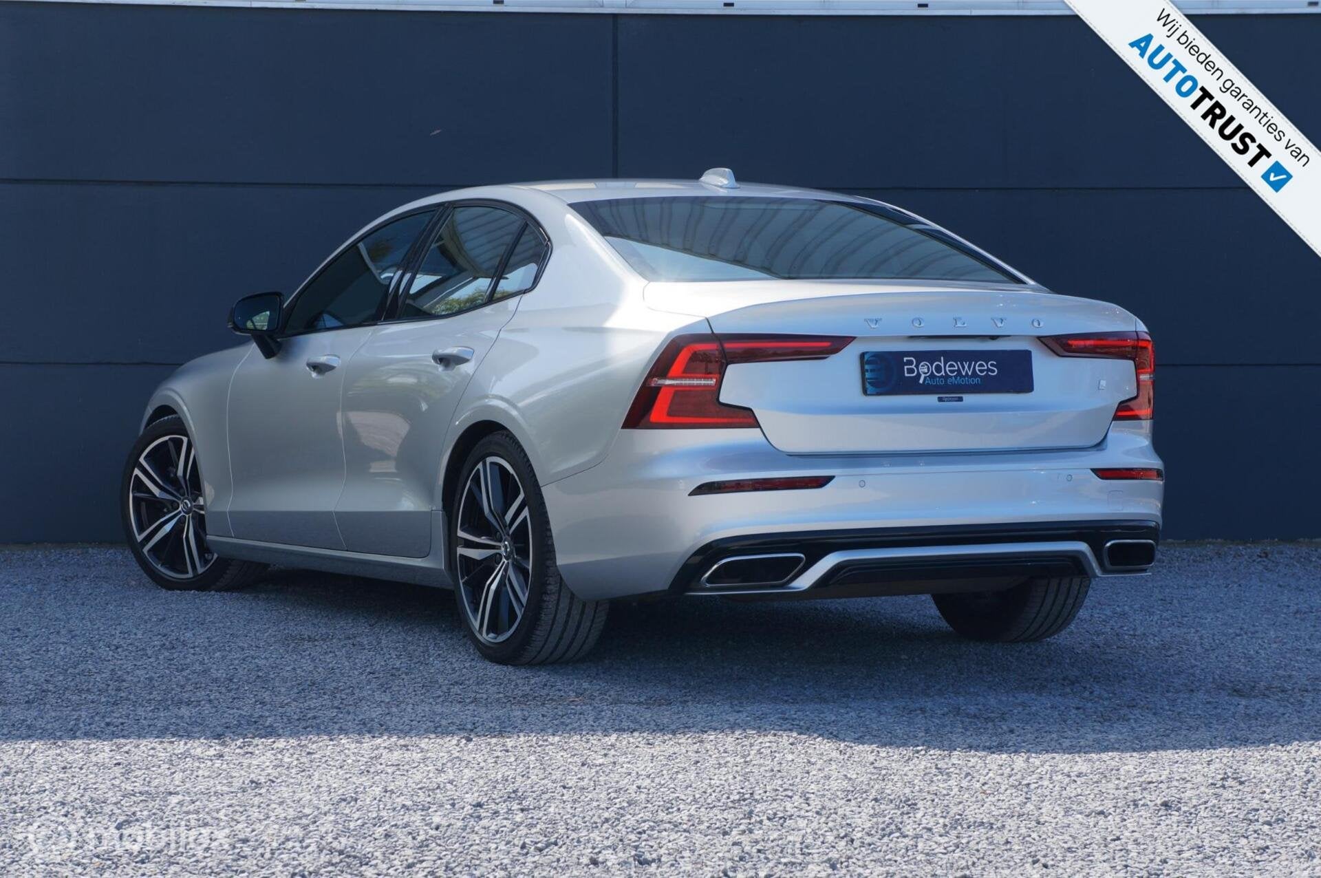 Volvo S60 2.0 T4 R-Design Aut Navi Ad.Cruise Apple/Android !, Auto's, Volvo, 15 km/l, Origineel Nederlands, Bedrijf, 750 kg
